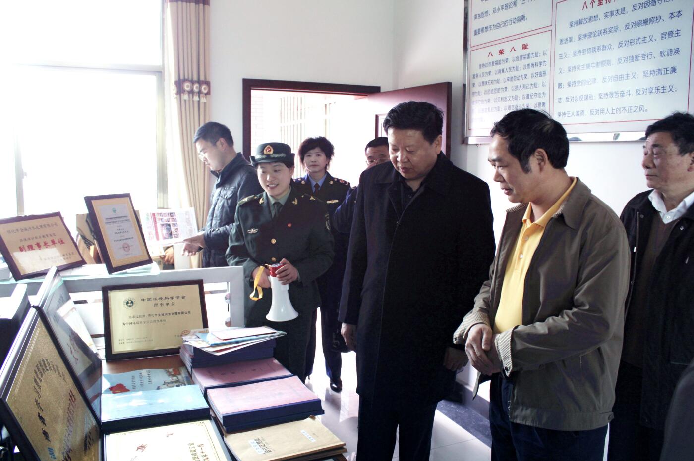 2011年3月，国家工商局总局个体司司长李玉家受中央组织部委托视察公司党建工作.JPG
